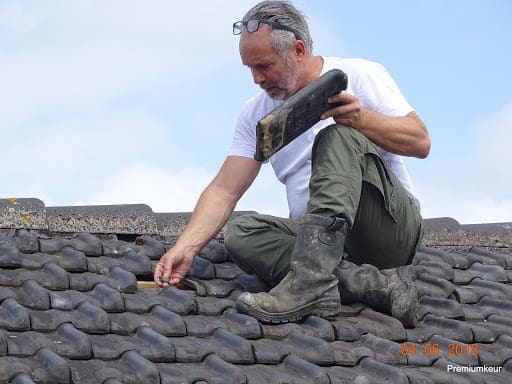 inspectie van het dakbeschot